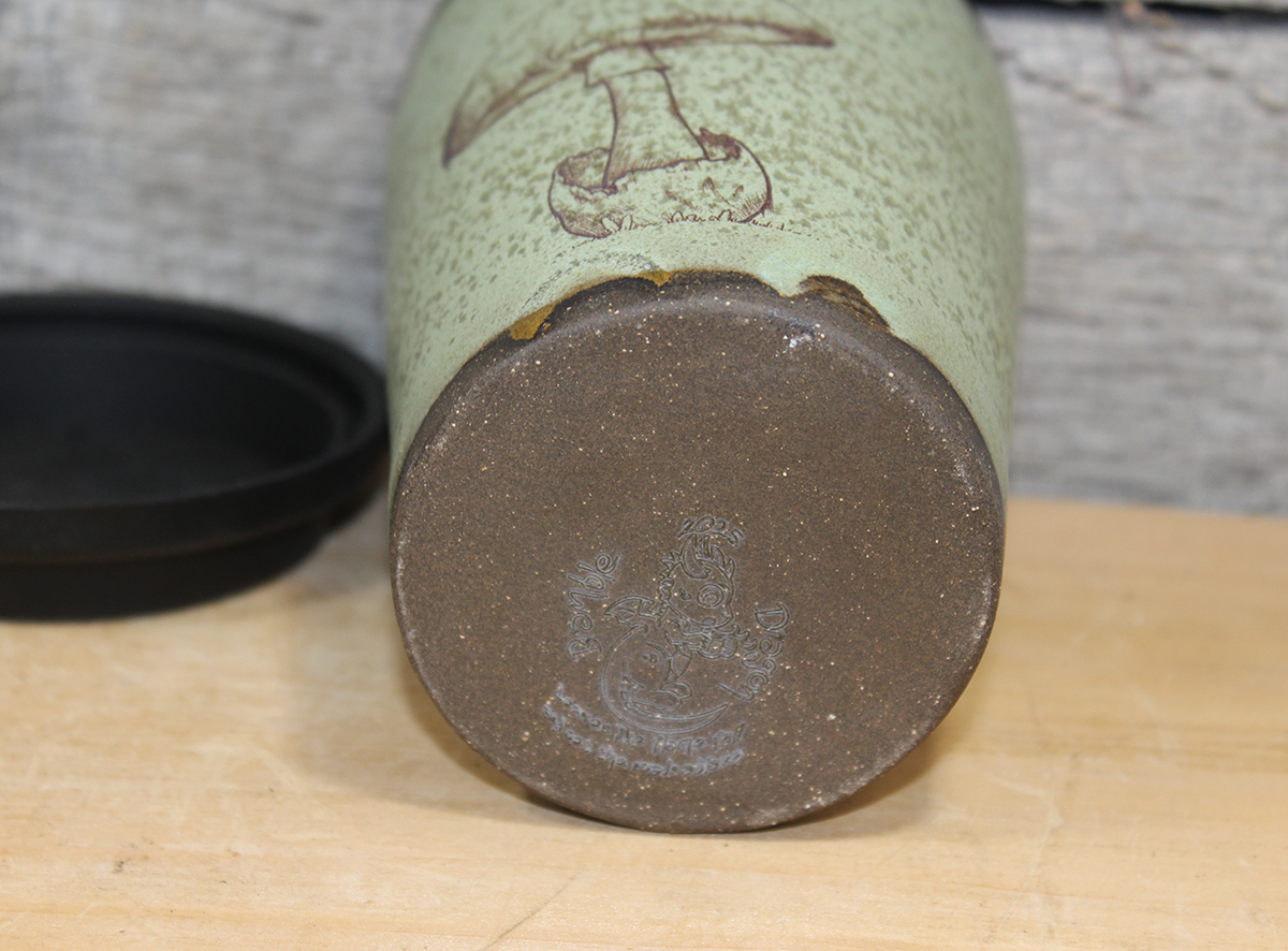 Toad on a Toadstool Mushroom Travel Mug - Image 5